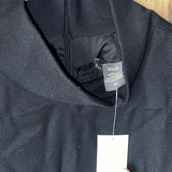 Mock-Neck Mod Dress - Picture 4 of 6